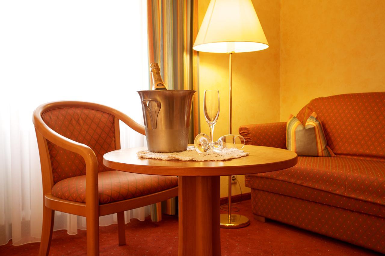 Gasthaus Hotel Kranz 라우펜부르크 외부 사진